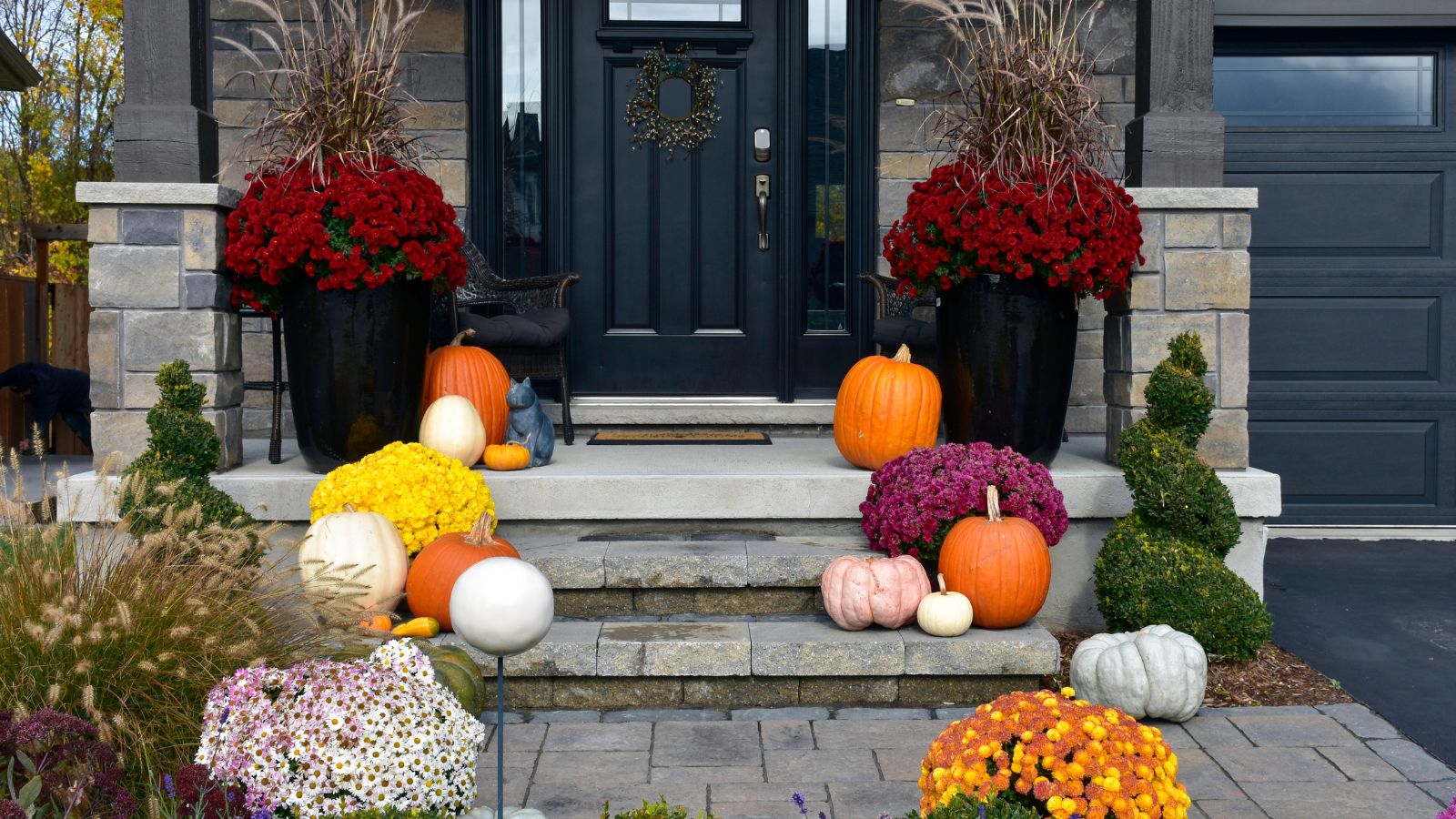 Fall Decorating with Nature: Seasonal Landscape Ideas