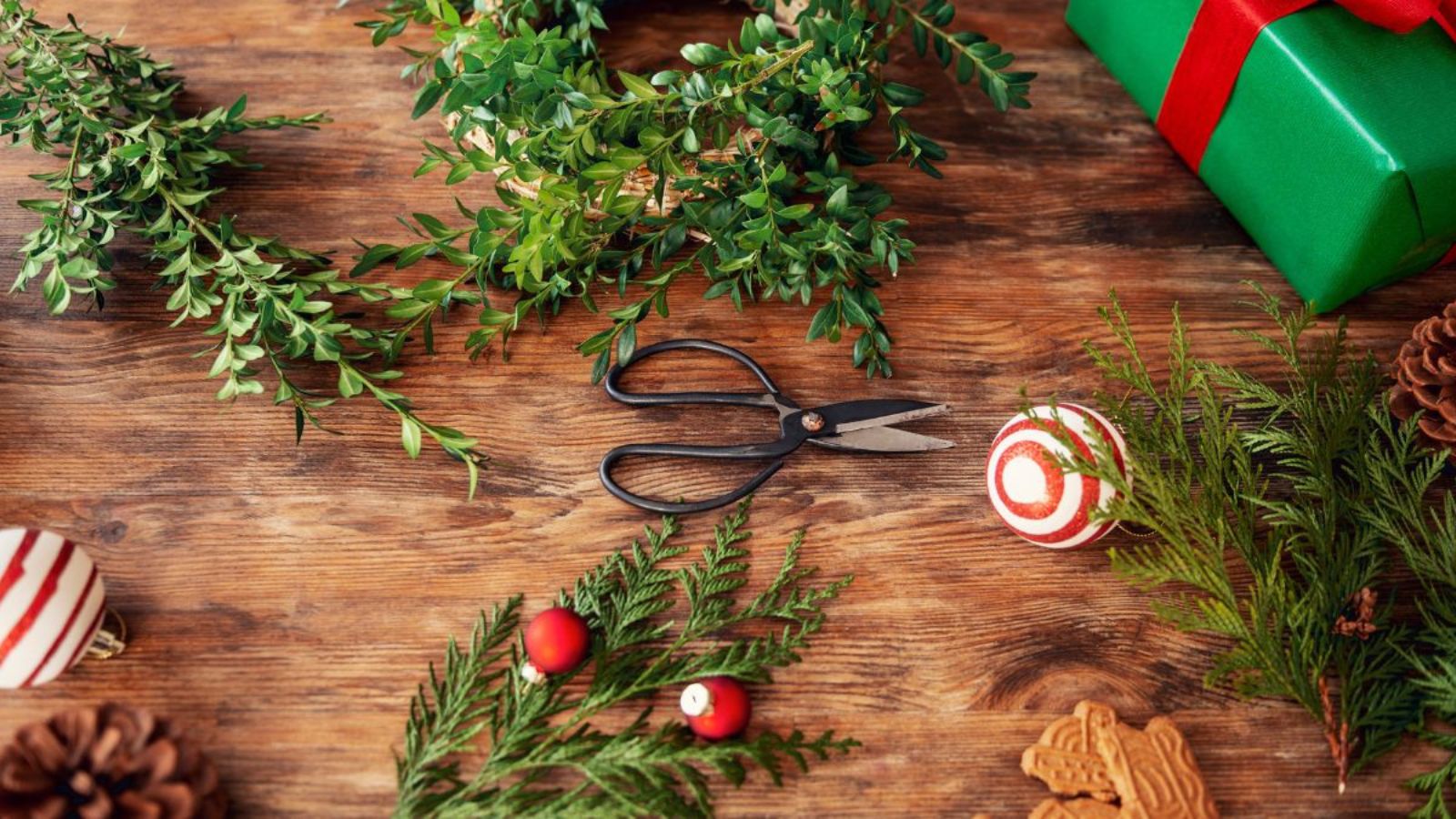 Creative Ways to Use Boxwood, Pine Branches and Pinecones in Your Holiday Decorations